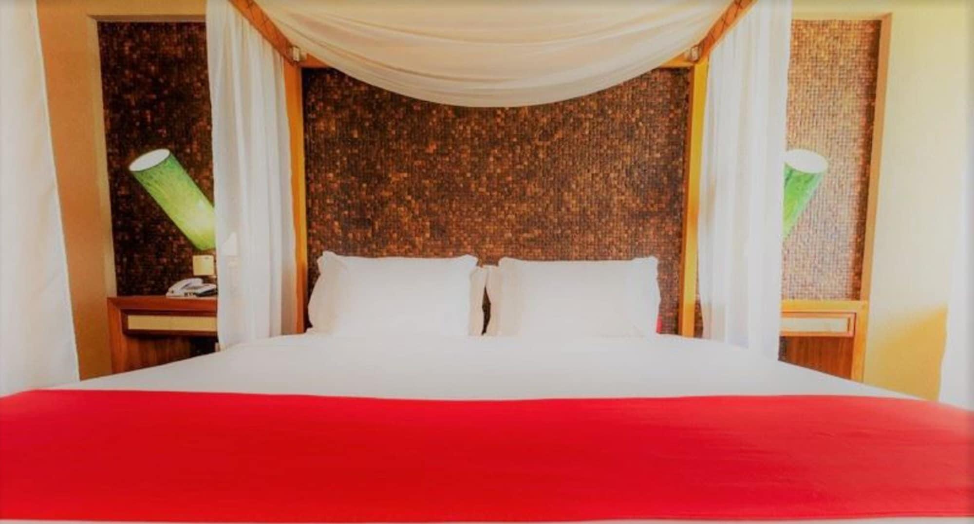Ritz Lagoa Da Anta Hotel & Spa Maceio  Exterior photo A bed with a mosquito net
